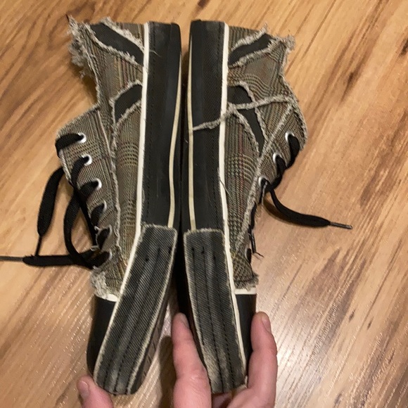 Distressed Plaid Levi’s Sneakers - Picture 12 of 14